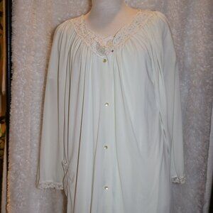 Shadowline Vtg pale yellow babydoll gown and matching robe set size L and M